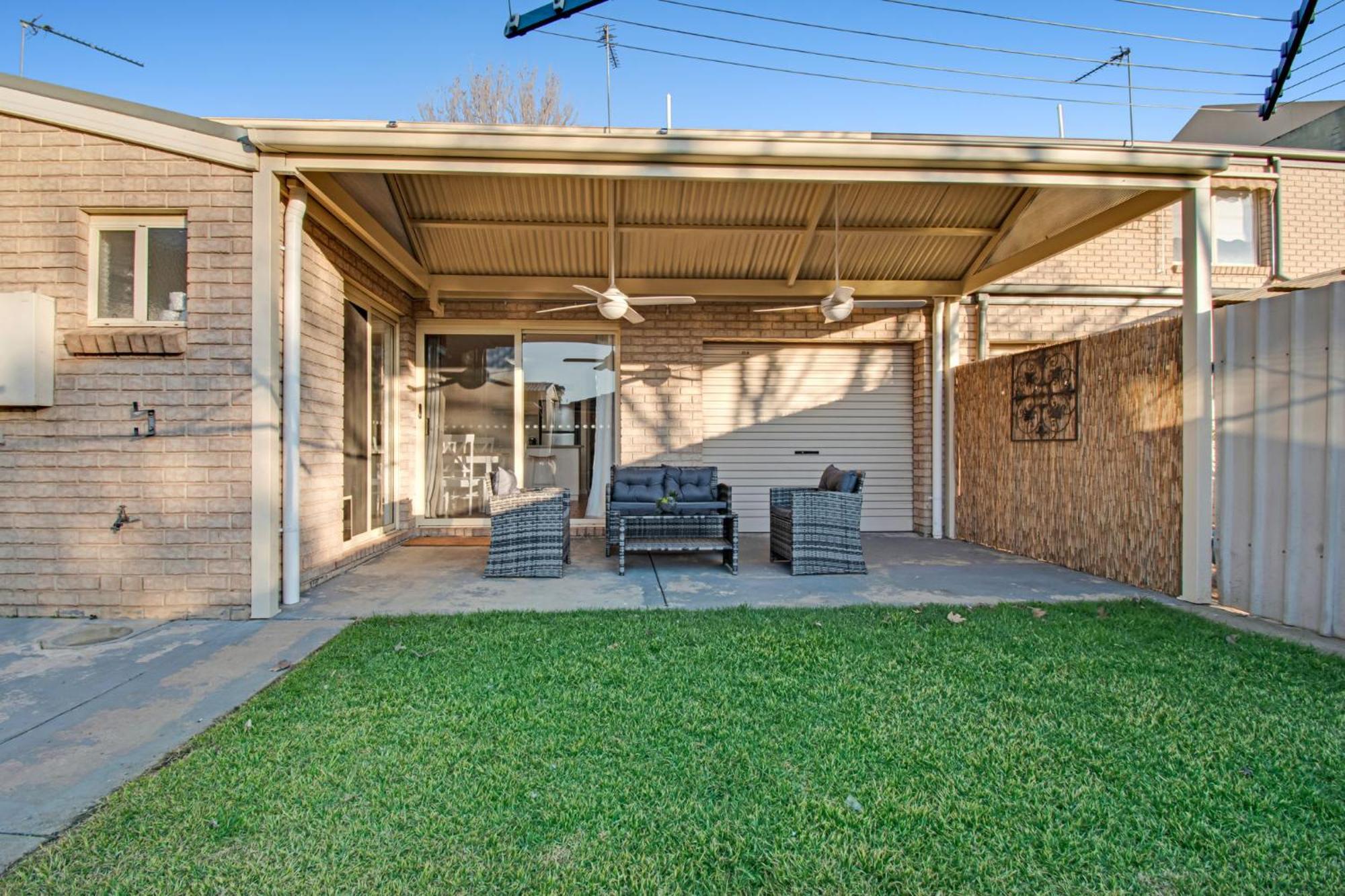 Parkham - Cbd, Elegant Townhouse Vila Wagga Wagga Exterior foto