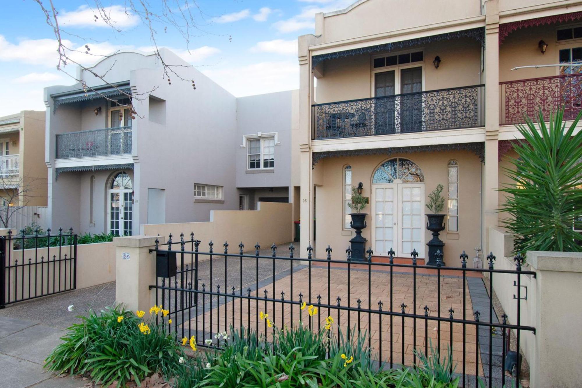 Parkham - Cbd, Elegant Townhouse Vila Wagga Wagga Exterior foto