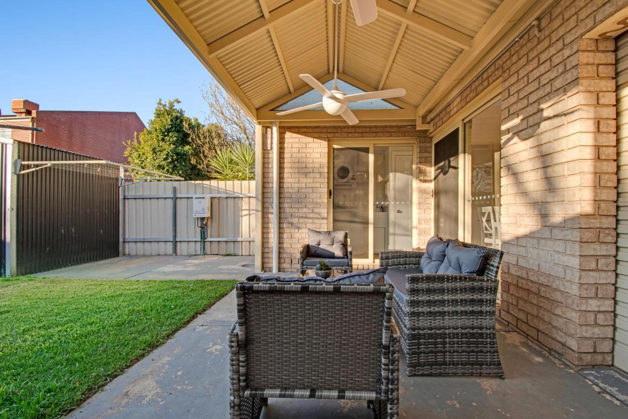 Parkham - Cbd, Elegant Townhouse Vila Wagga Wagga Exterior foto